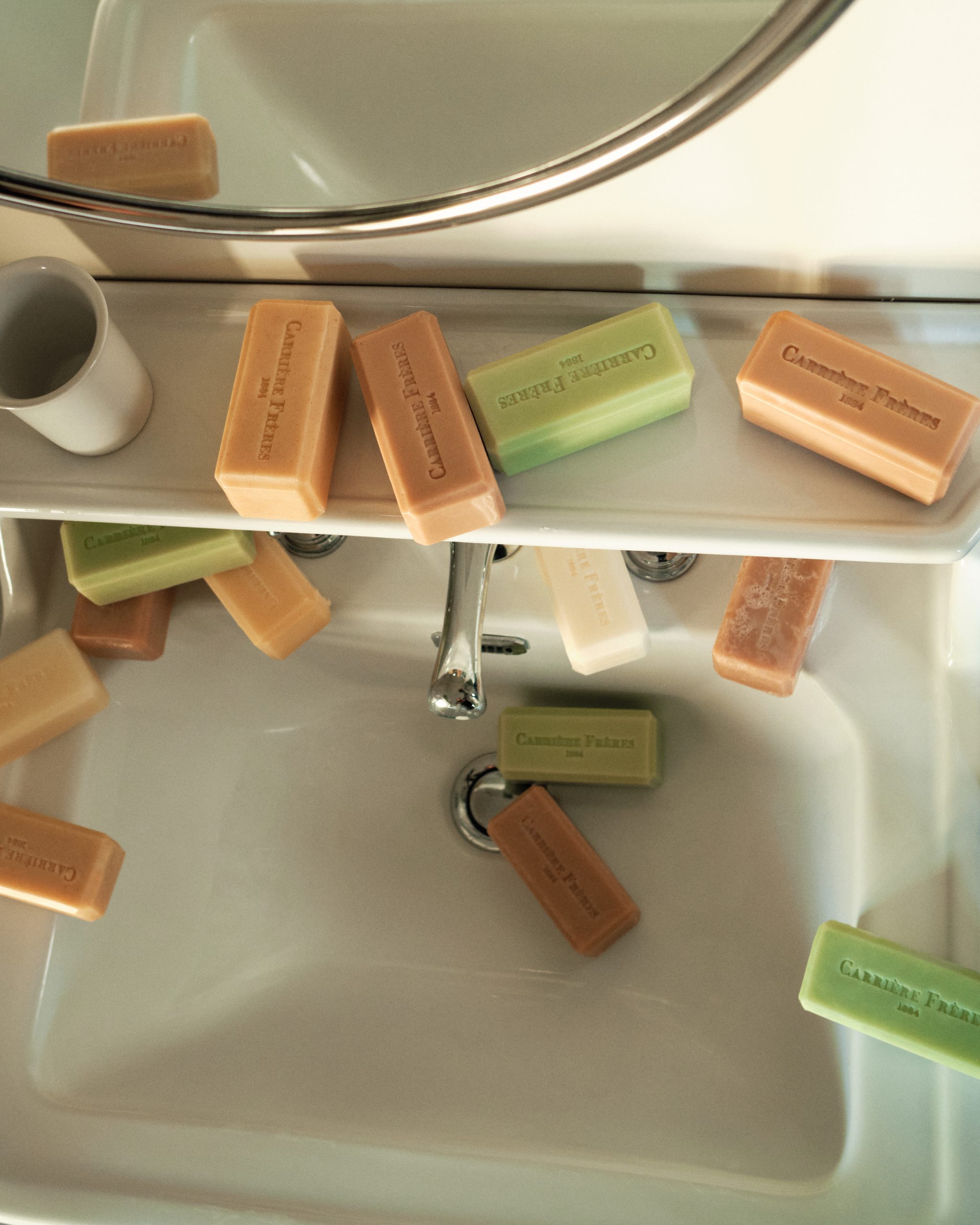 Carrière Frères, seasonal still life: scented candles, diffusers and soaps - 20