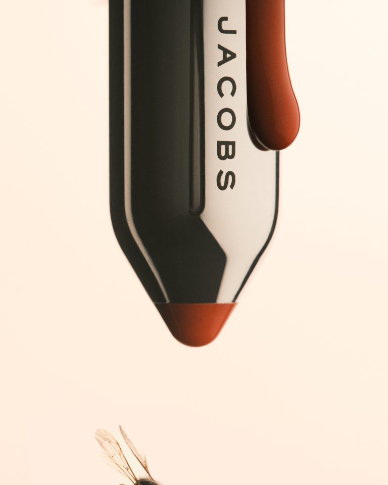 Carmin, beauty still life: Marc Jacobs lipstick and Chanel lip gloss - 2
