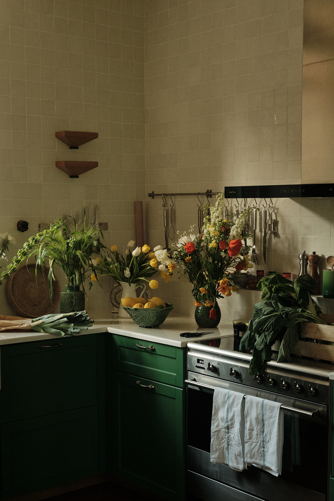 Carrière Frères, seasonal still life: scented candles, diffusers and soaps - 1