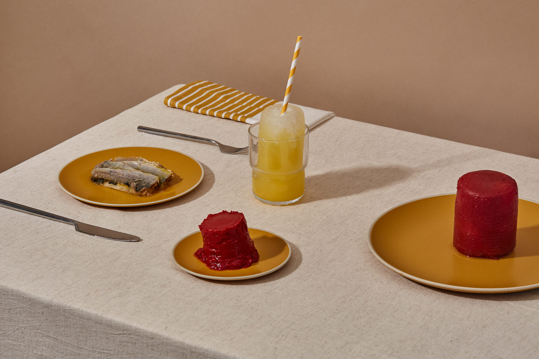 Délicieux cancer, personal series on food inequality after the lockdown, photography by Germain Gilbert, Époque studio, Paris - 2